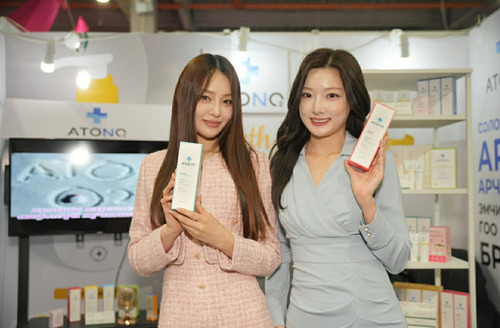 БНСУ-ын хоёр мисс Монголд ирж, “АТОНО-2” брэндээ сурталчилжээ